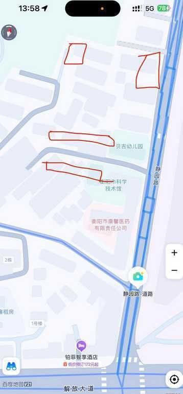 静园路附近 大路上是大妈小声揽